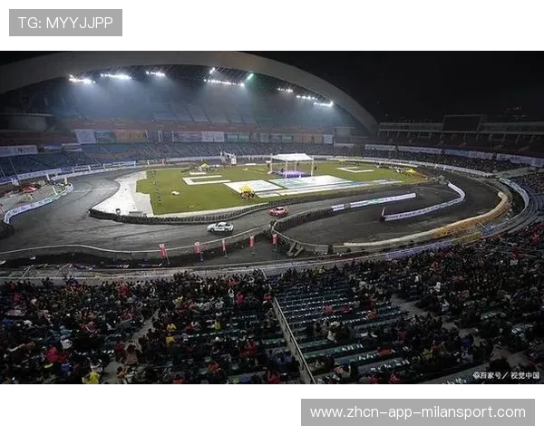 黑池赛车赛道上演“速度与激情”现实版，观众沸腾